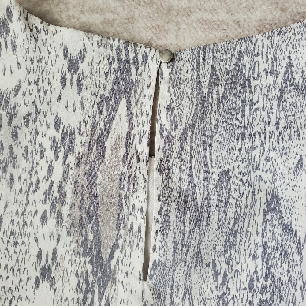 Banana Republic Women's Snakeskin Print Sleeveless Top - Picture 4 of 6